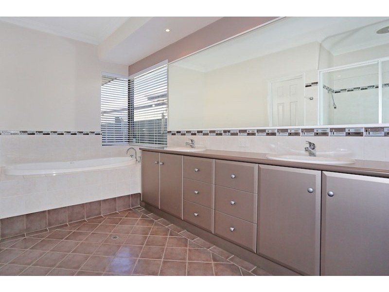 7 Ragamuffin Point, Halls Head WA 6210