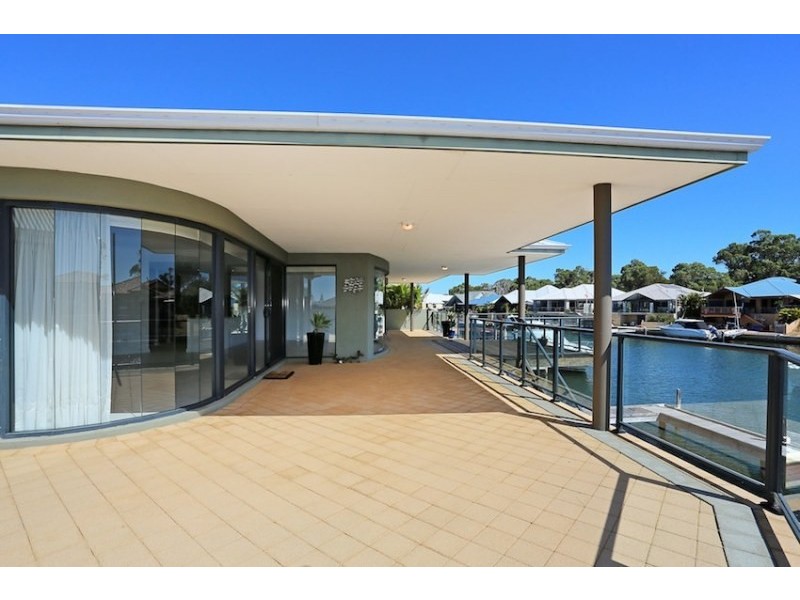 7 Ragamuffin Point, Halls Head WA 6210