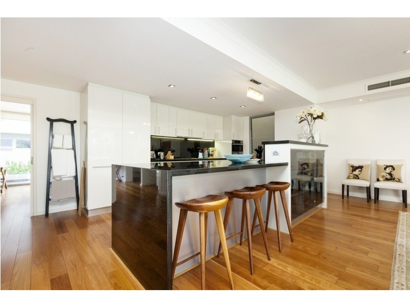 8 McHenry Lane, Nedlands WA 6009