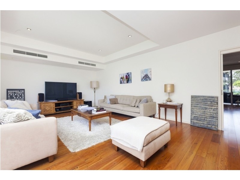 8 McHenry Lane, Nedlands WA 6009