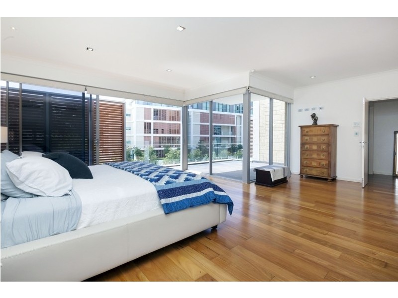 8 McHenry Lane, Nedlands WA 6009