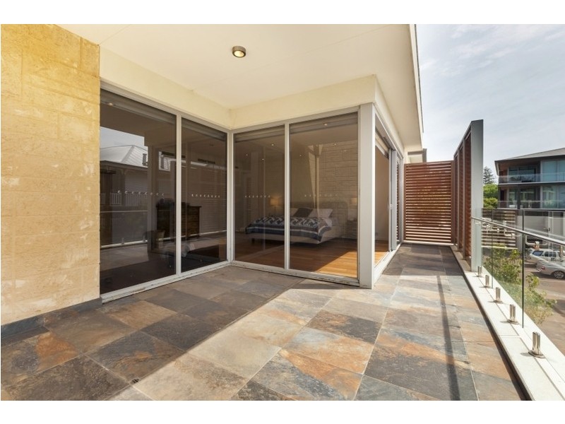 8 McHenry Lane, Nedlands WA 6009