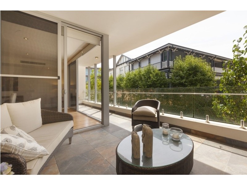 8 McHenry Lane, Nedlands WA 6009