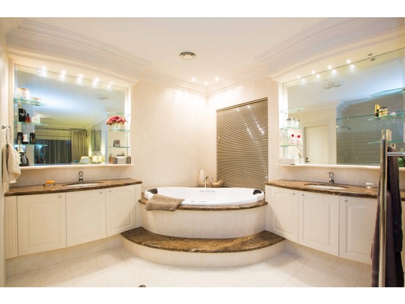 5 Van Kleef Circuit, Mount Claremont WA 6010