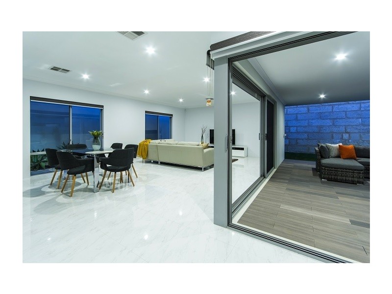 16 Wanstead Road, North Coogee WA 6163