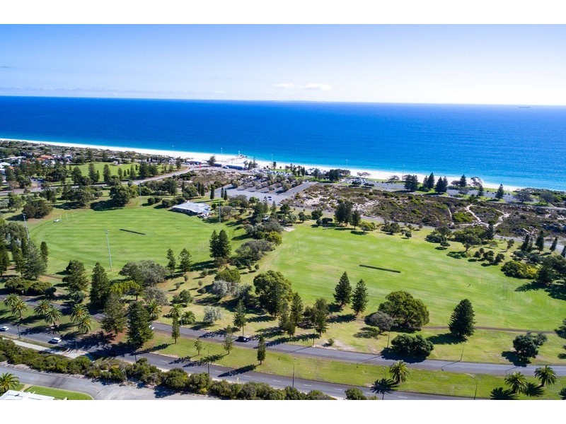 4 Taworri Way, City Beach WA 6015