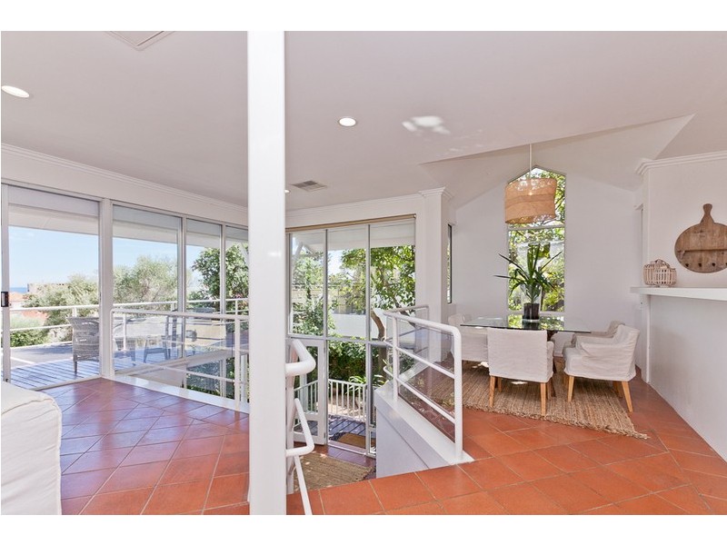 16A Deane Street, Cottesloe WA 6011