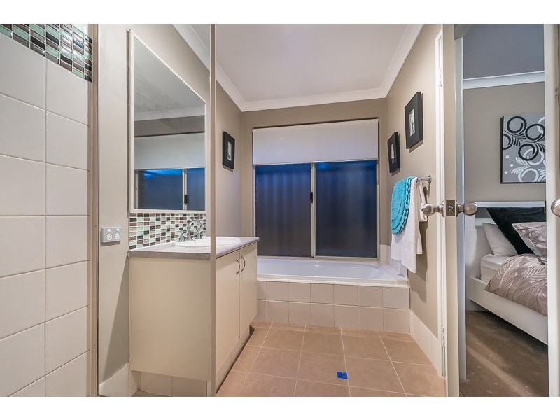 8 Goshawk Street, Tapping WA 6065