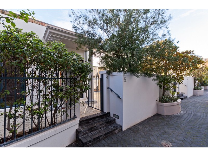 5/8 Bay Road, Claremont WA 6010