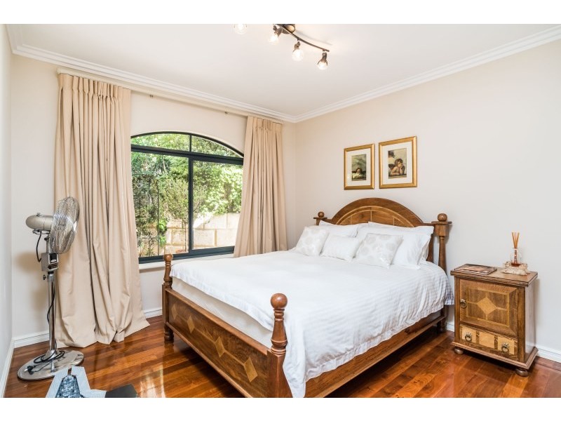 63b The Esplanade, Mount Pleasant WA 6153