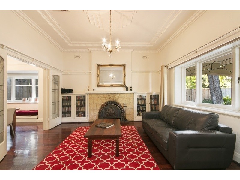 9 Windsor Road, East Fremantle WA 6158