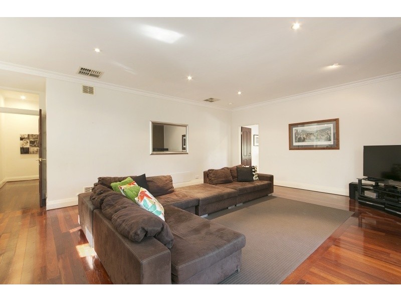 9 Windsor Road, East Fremantle WA 6158