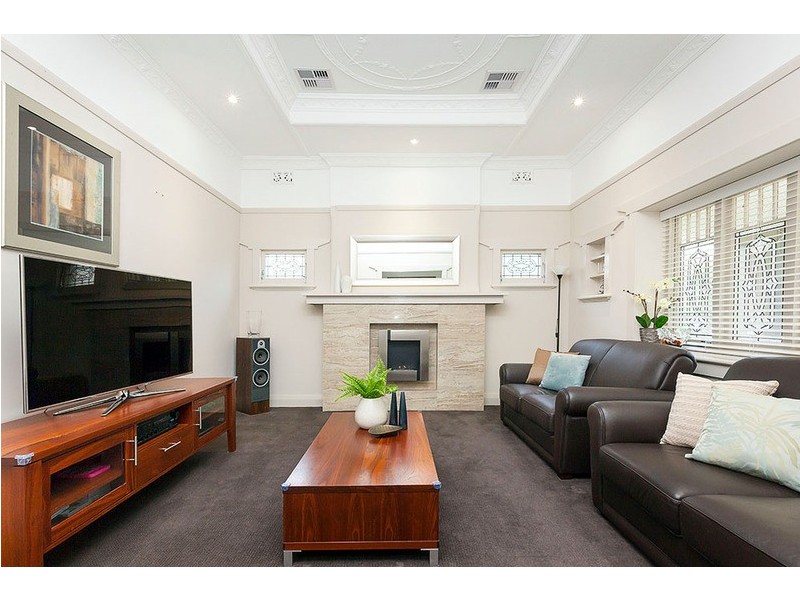 8 Doonan Road, Nedlands WA 6009