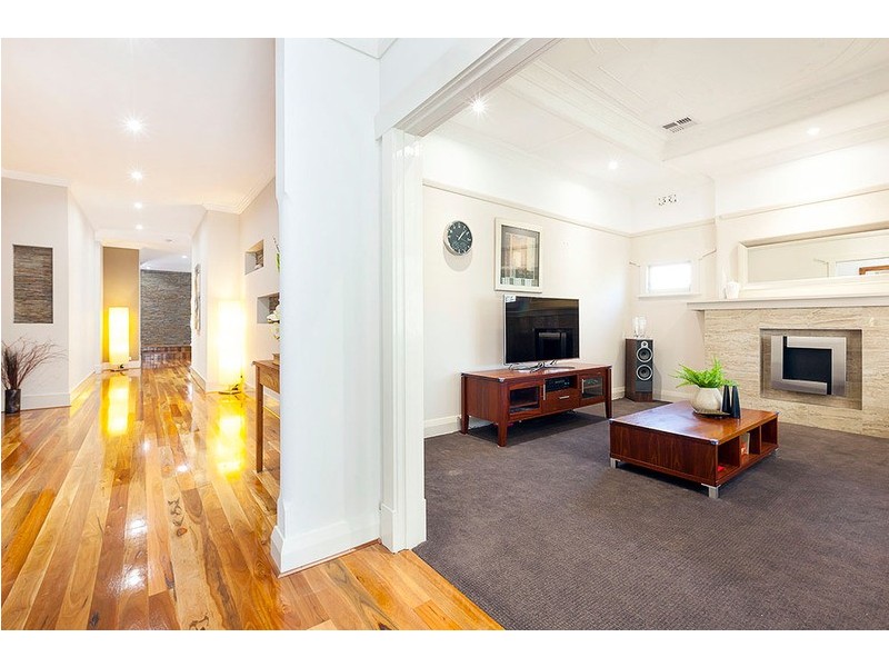 8 Doonan Road, Nedlands WA 6009