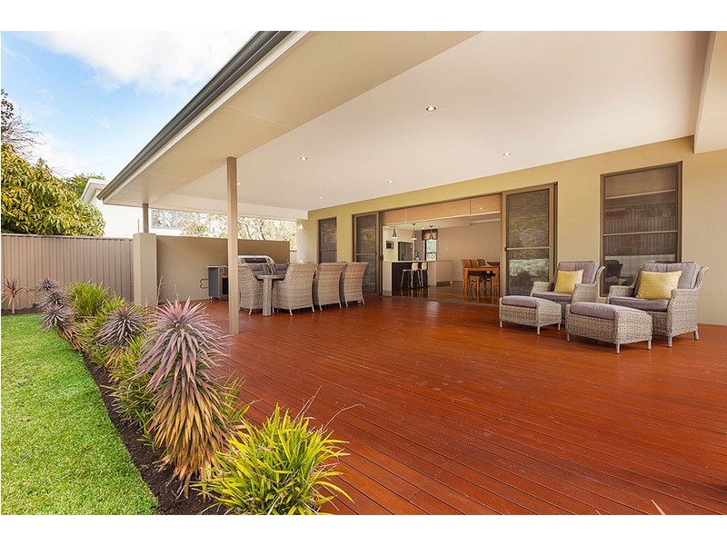 8 Doonan Road, Nedlands WA 6009