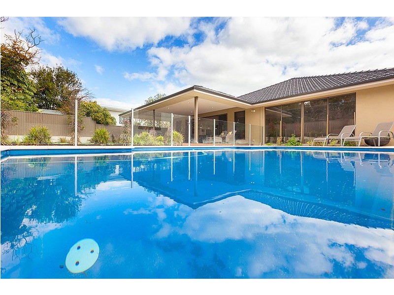 8 Doonan Road, Nedlands WA 6009