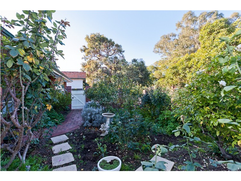 27 Waroonga Road, Nedlands WA 6009