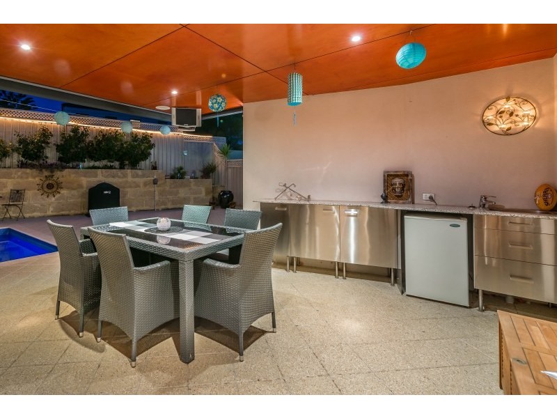 1 St Ives Loop, Kallaroo WA 6025