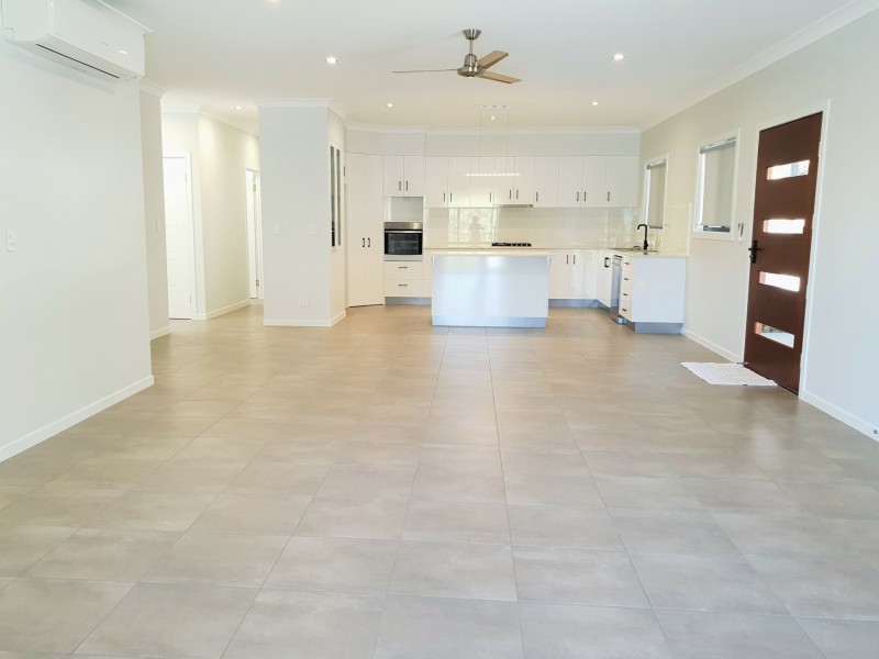 10 Johnswood Close, Cannonvale QLD 4802