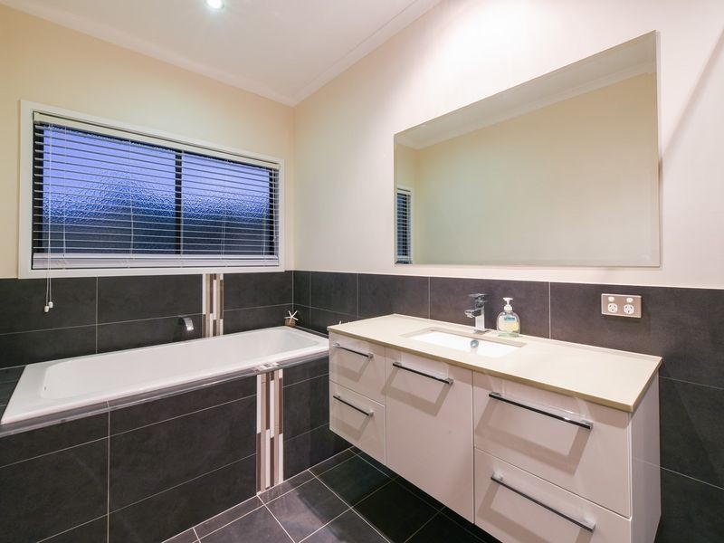 5 Scenic Ridge Drive, Cannonvale QLD 4802