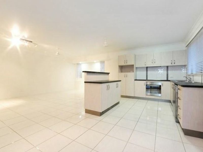 44 South Molle Boulevard, Cannonvale QLD 4802