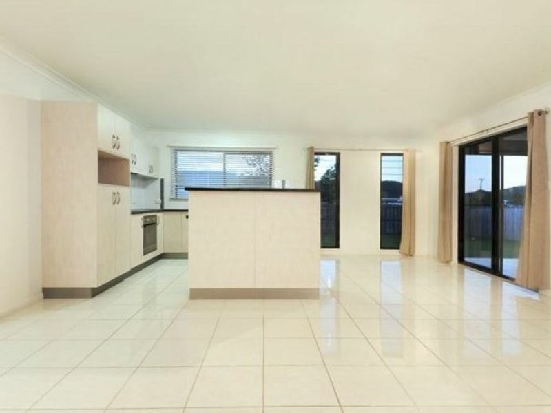 44 South Molle Boulevard, Cannonvale QLD 4802