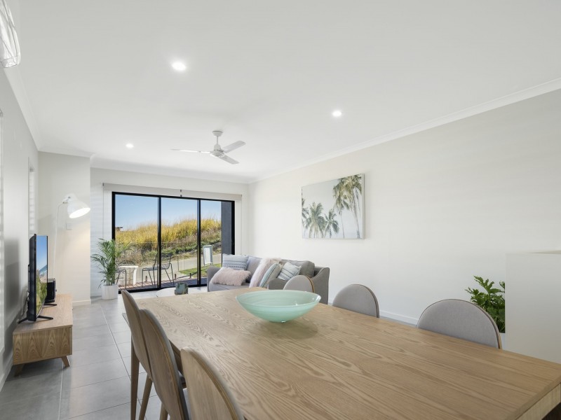 1/21 Altmann Avenue, Cannonvale QLD 4802