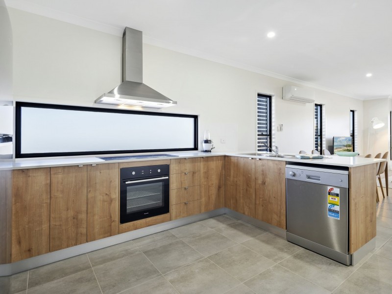1/21 Altmann Avenue, Cannonvale QLD 4802