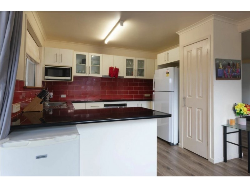 9 Manooka Drive, Cannonvale QLD 4802