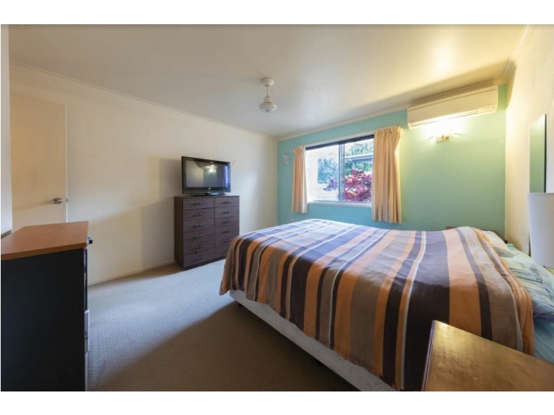 9 Manooka Drive, Cannonvale QLD 4802