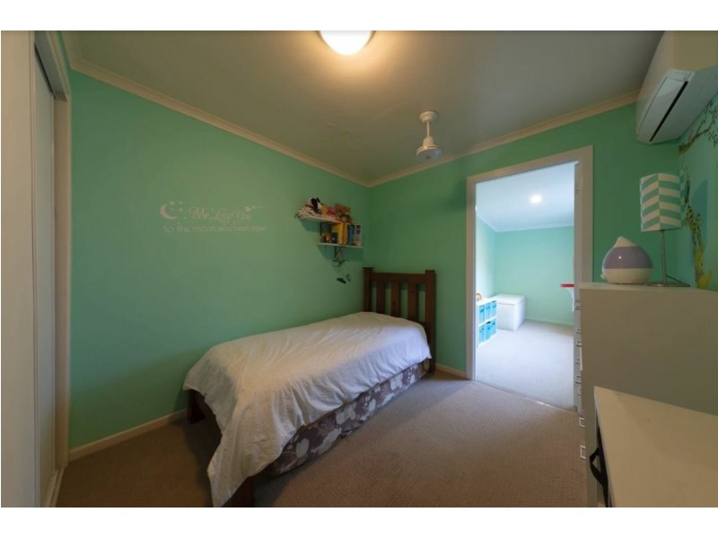 9 Manooka Drive, Cannonvale QLD 4802