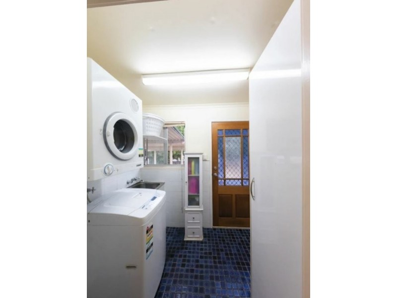 9 Manooka Drive, Cannonvale QLD 4802