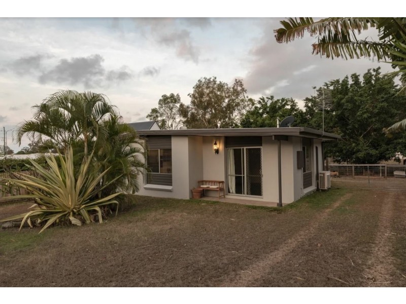 9 Manooka Drive, Cannonvale QLD 4802