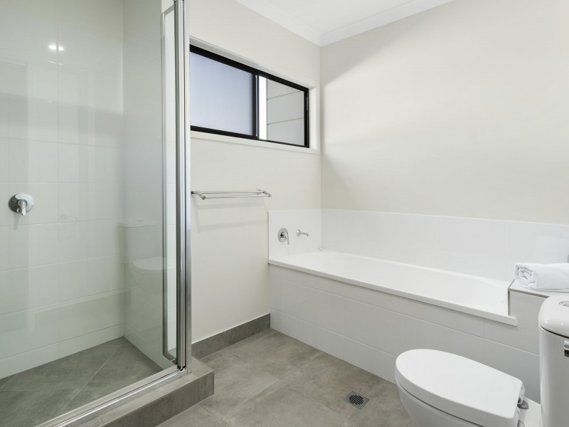 2/25 Altmann Avenue, Cannonvale QLD 4802