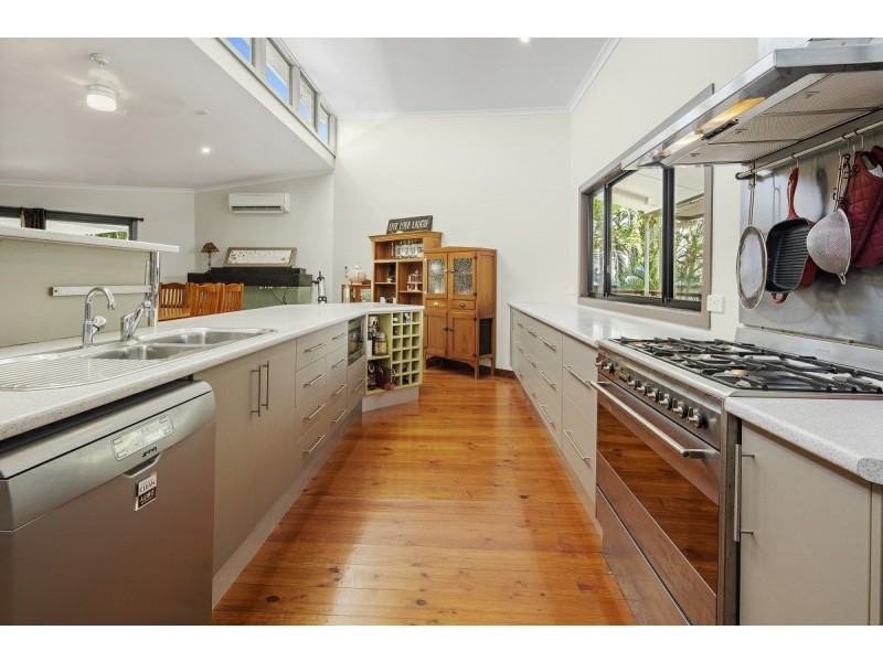 64 Valley Drive, Cannonvale QLD 4802