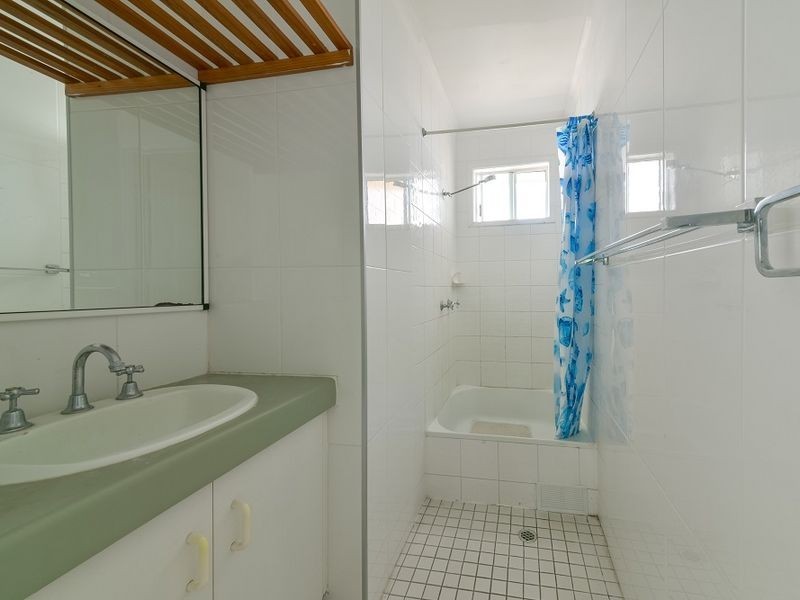 Unit 2/3 Eshelby Drive, Cannonvale QLD 4802