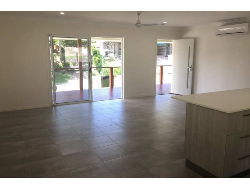 52 Eshelby Drive, Cannonvale QLD 4802