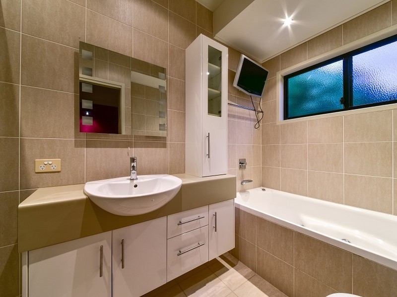 7 Golf Views Court, Cannonvale QLD 4802