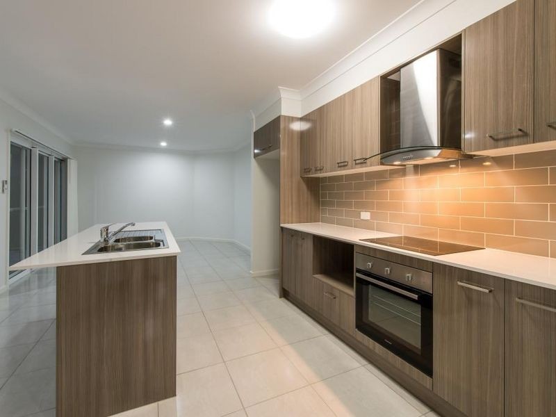 15 Spyglass Road, Cannonvale QLD 4802