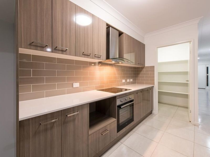 15 Spyglass Road, Cannonvale QLD 4802