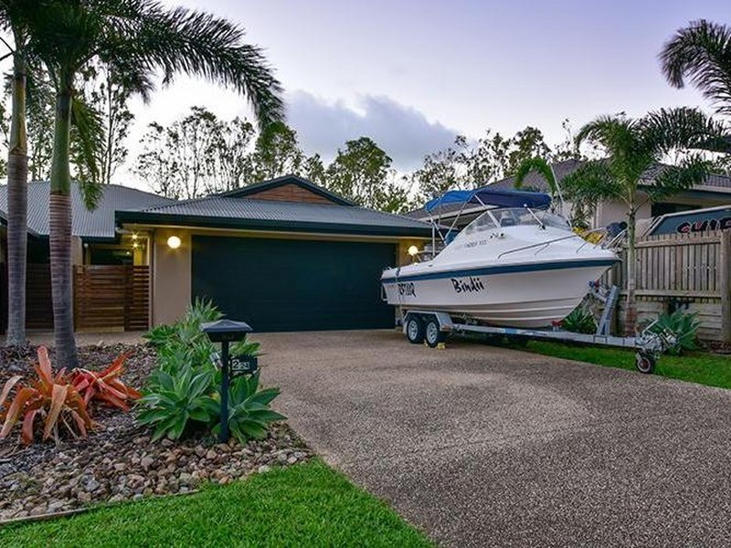 Unit 2/24 Links Drive, Cannonvale QLD 4802