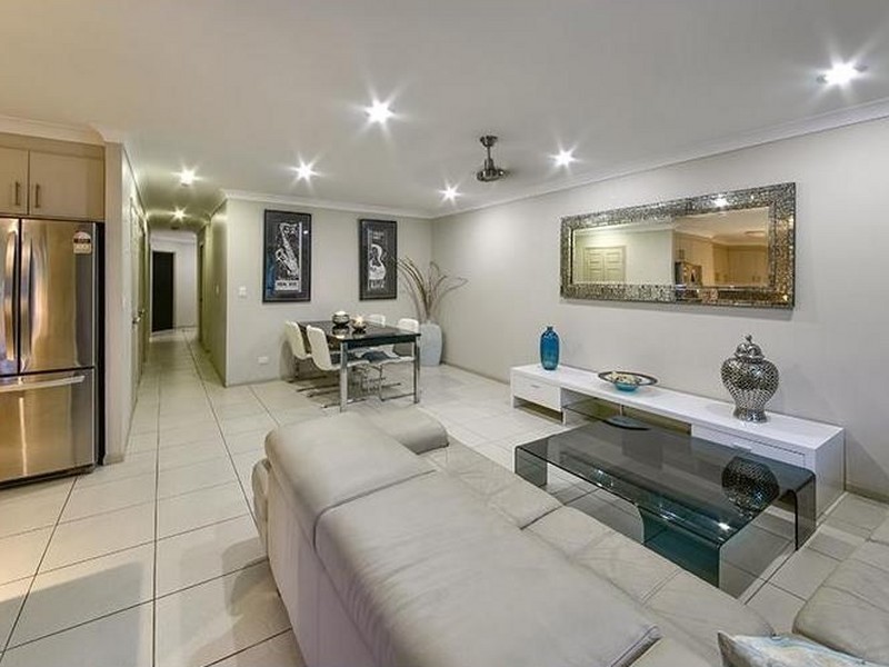 Unit 2/24 Links Drive, Cannonvale QLD 4802