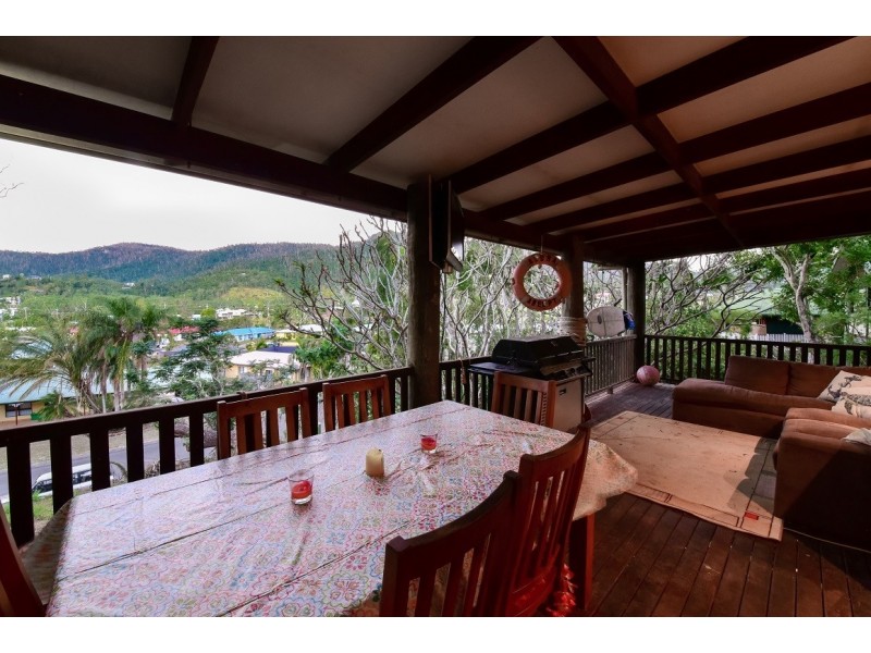 30 Grace Avenue, Cannonvale QLD 4802