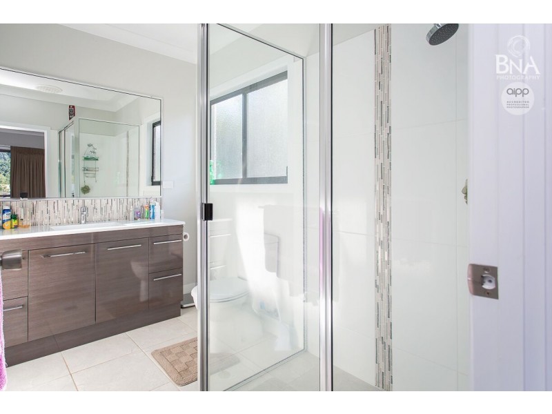 12 Scenic Ridge Drive, Cannonvale QLD 4802