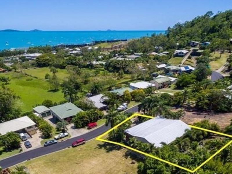 35 Jones Road, Cannonvale QLD 4802