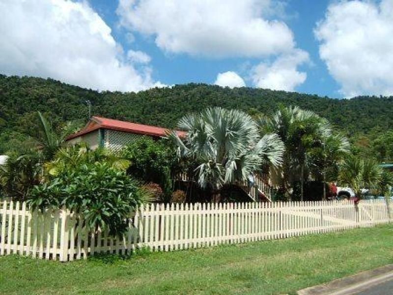 4 Cateran Close, Cannonvale QLD 4802