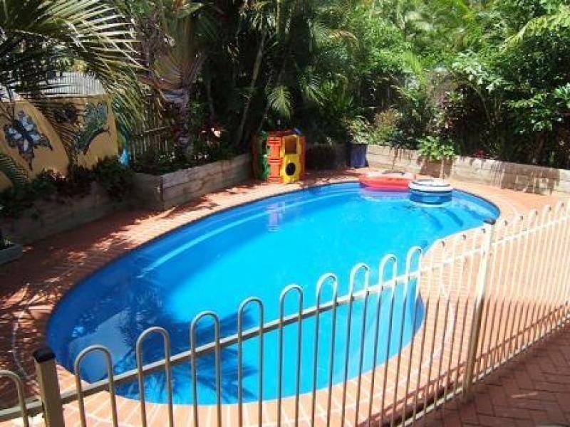 4 Cateran Close, Cannonvale QLD 4802