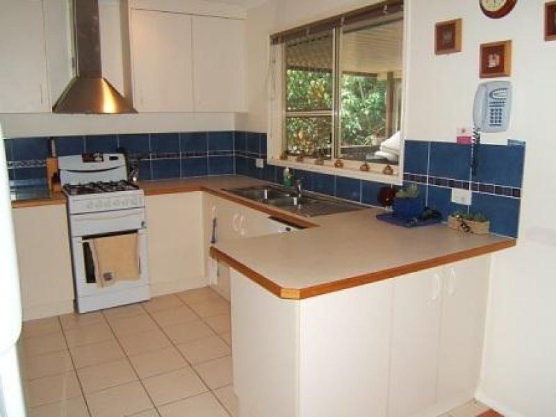 4 Cateran Close, Cannonvale QLD 4802