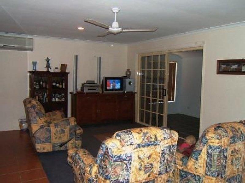 4 Cateran Close, Cannonvale QLD 4802