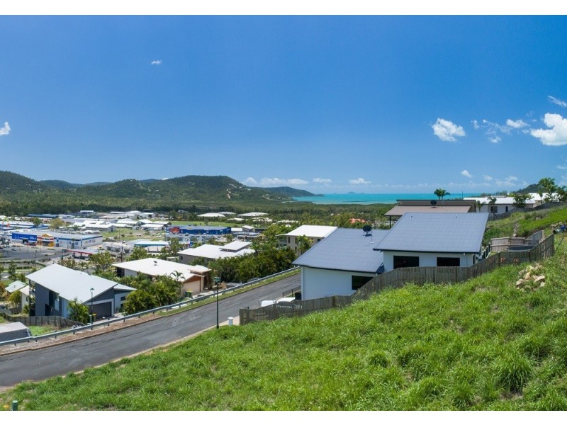 17 Whitehaven Crescent, Cannonvale QLD 4802